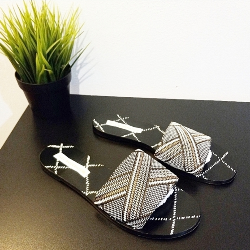 Avec Moderation sandals